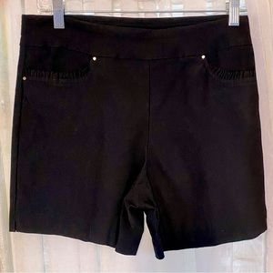 ATTYRE New York Mackenzie black shorts 🩳 Size 12. Like new.